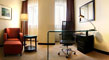 Beijing-Holiday-Inn-ChangAn-West-Hotel-guestroom-3b