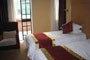 Shanghai-Yangtze-Hotel-guestroom