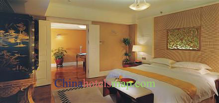999-Royal-Suites&Towers-guestroom-2b