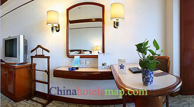 Beijing-Gloria-Plaza-Hotel-guestroom-3b
