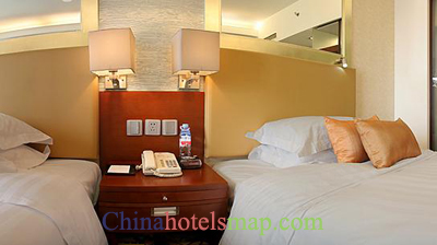 Beijing-Holiday-Inn-Crown-Plaza-guestroom-2b