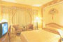 Ningbo-World-Hotel-guestroom