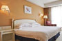Shanghai-Jimao-Hotel-guestroom-1b