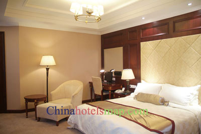 Shanghai-Metropole-Hotel-guestroom