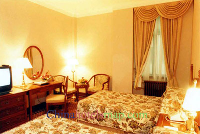 Shanghai-Peace-Hotel-room-01
