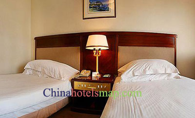 Shanghai-Rainbow-Hotel-guestroom-1b
